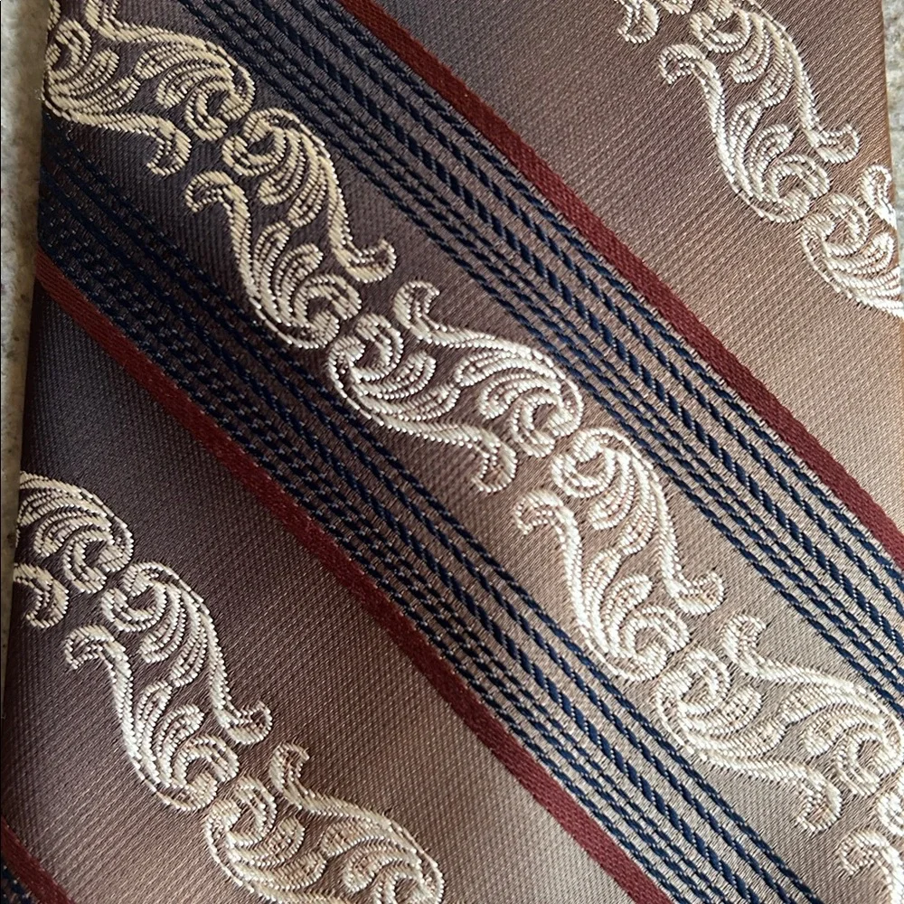 Vintage Men’s Contemporary JCPenney Brown Stripe Pattern Tie